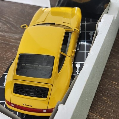 Burago Gold Collection Yellow 1993 Porsche 911 Carrera 1:18