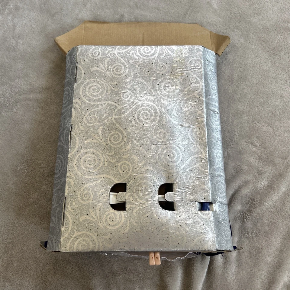 Barbie 24154 2000 Holiday Millennium Princess Glitter Background - Image 2 of 4