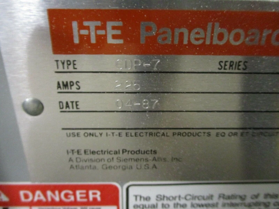 Panel interruptor de orejetas principal ITE CDP-7 225A Max 480Y/277 3Ph 4W usado Foto 3 de 4