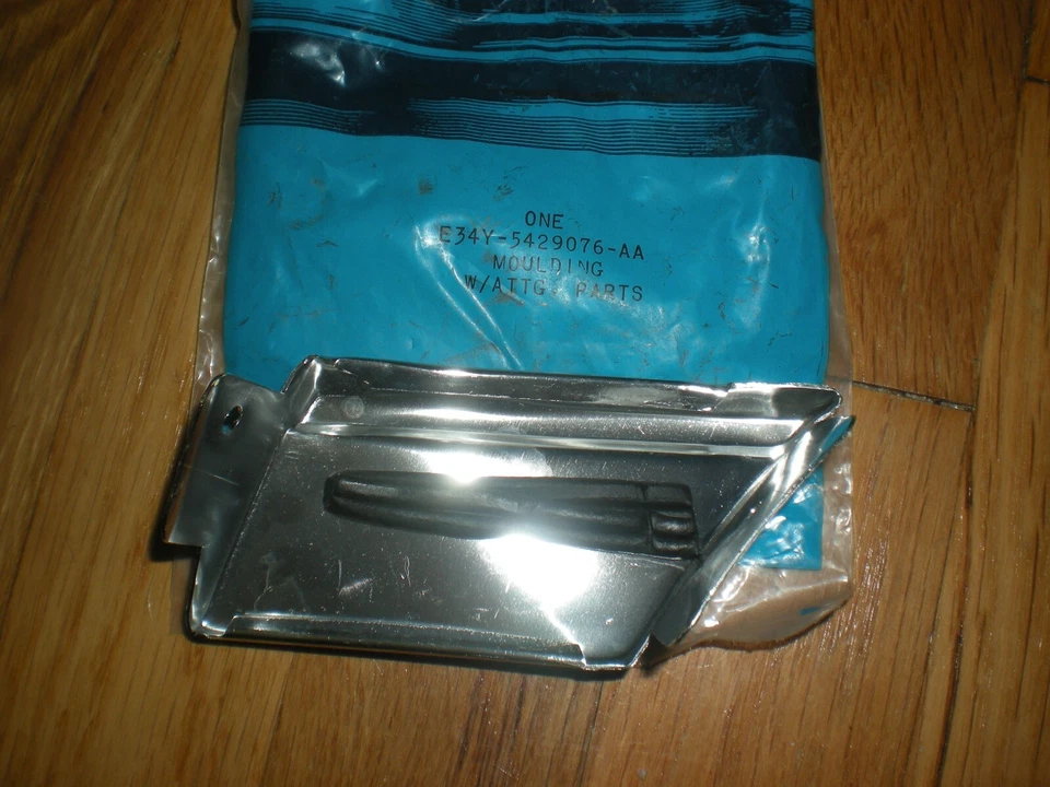 Nuevo de Lote Antiguo 1983 Mercury Marquis Cuarto Panel Moldura Derecha E34Y-5429076-AA Foto 2 de 2