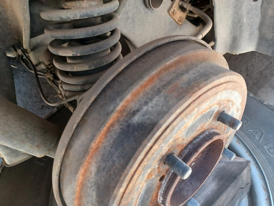 Rear Axle Assembly With ABS AT 4.88 Ratio 2000-2004 Chevrolet Tracker used - Image 4 of 4