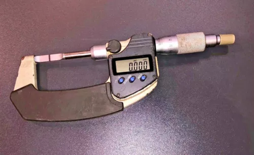 MITUTOYO DIGITAL BLADE MICROMETER 0-25MM 0.001MM NO. 422-230
