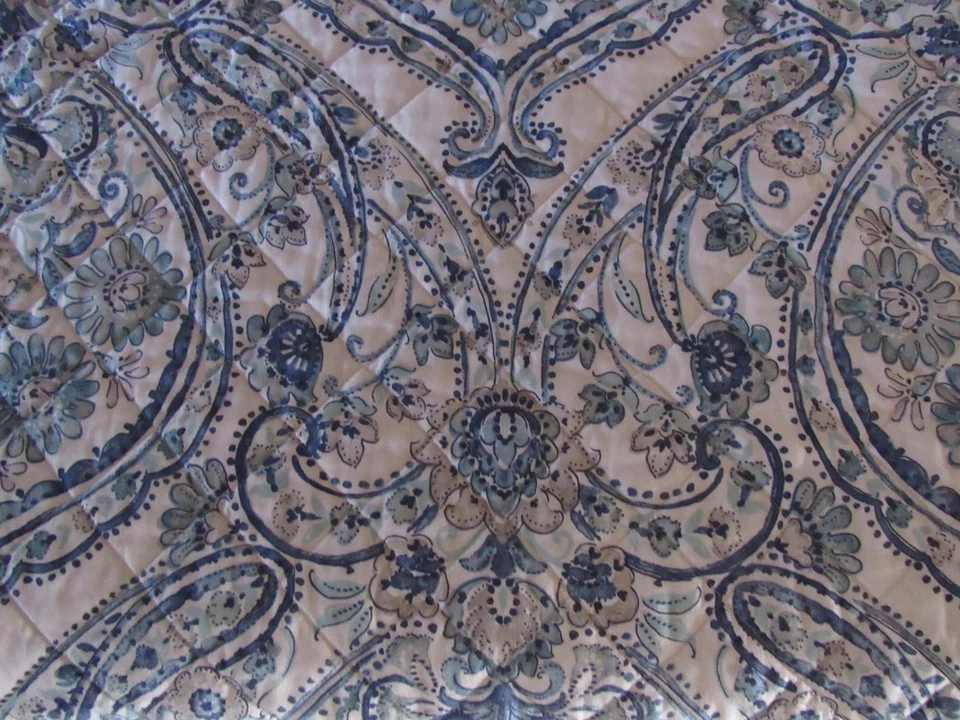 CYNTHIA ROWLEY BLUE & WHITE PAISLEY QUILT & 2 PILLOW SHAMS 88x92 REVERSIBLE - Image 3 of 4