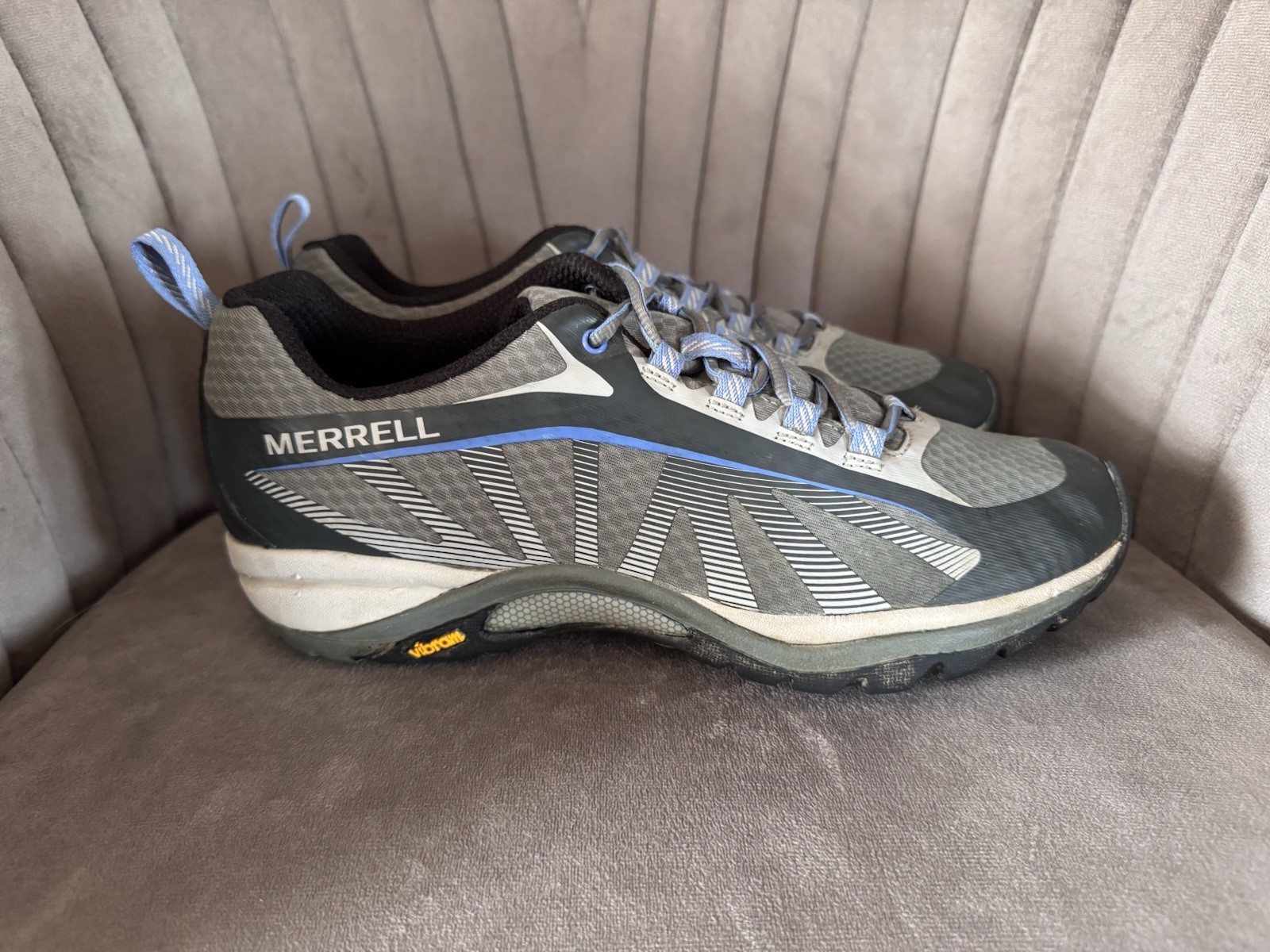 Scarpe da trekking Merrell da donna con bordo sirena taglia 9 suola US Vibram