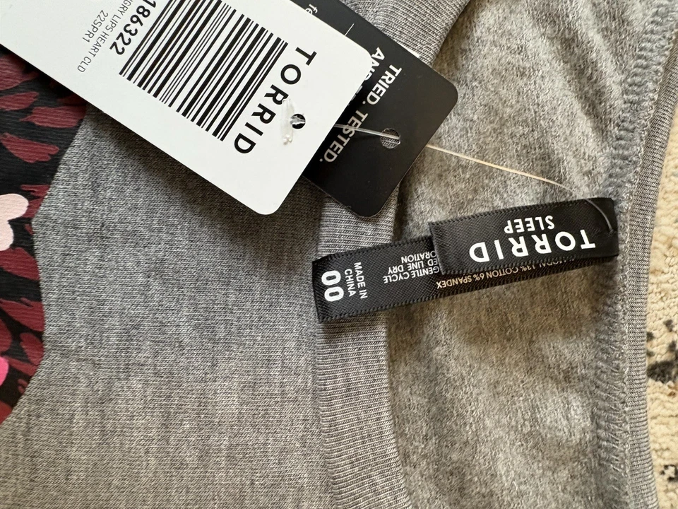 Torrid Halloween Lips Lounge Long Sleeve Shirt  Plus 14/16 Size OX Halloween - Image 2 of 3