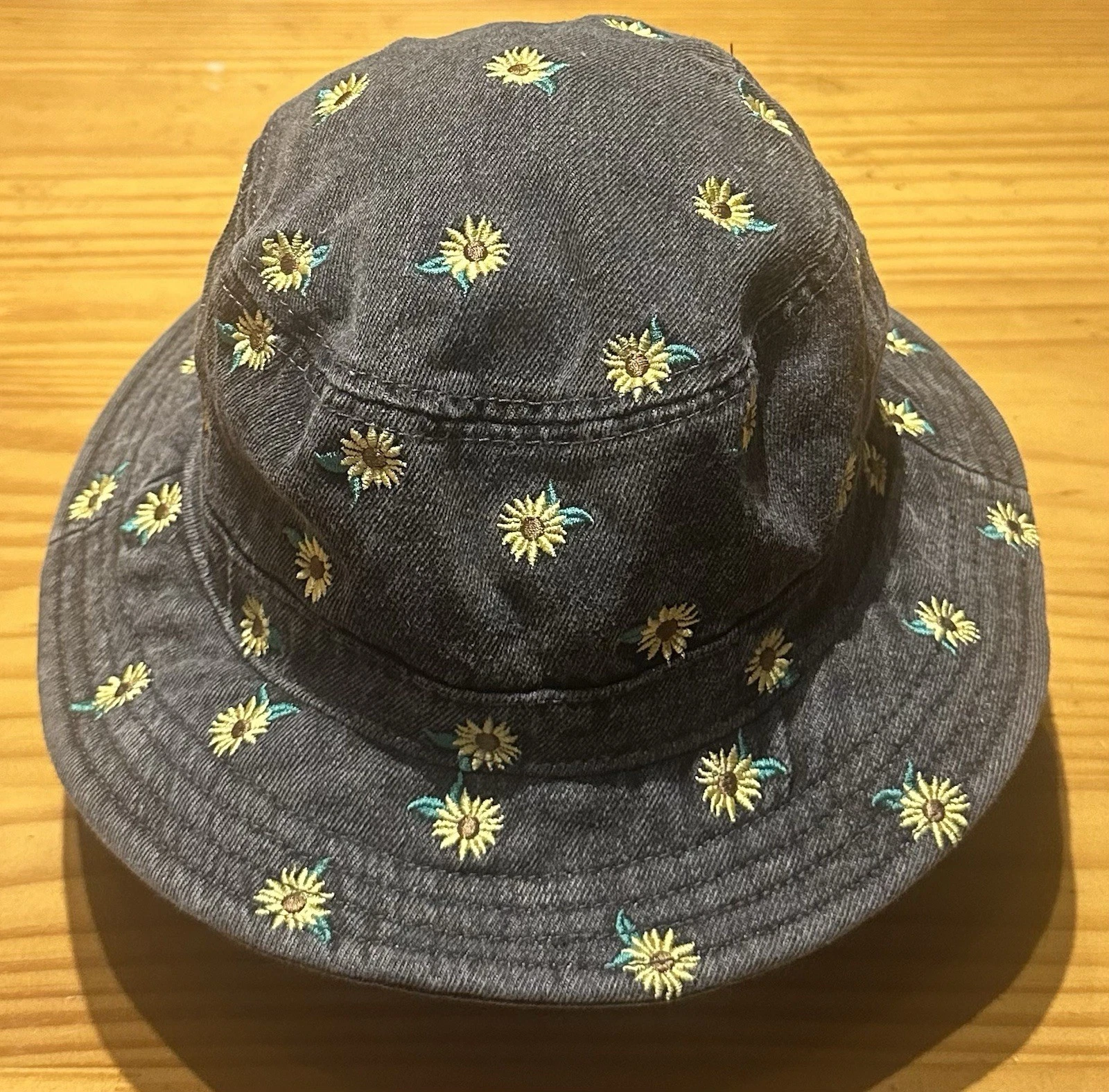 American Eagle Sunflower Bucket Hat Gray Denim Y2K Inspired Floral One Size
