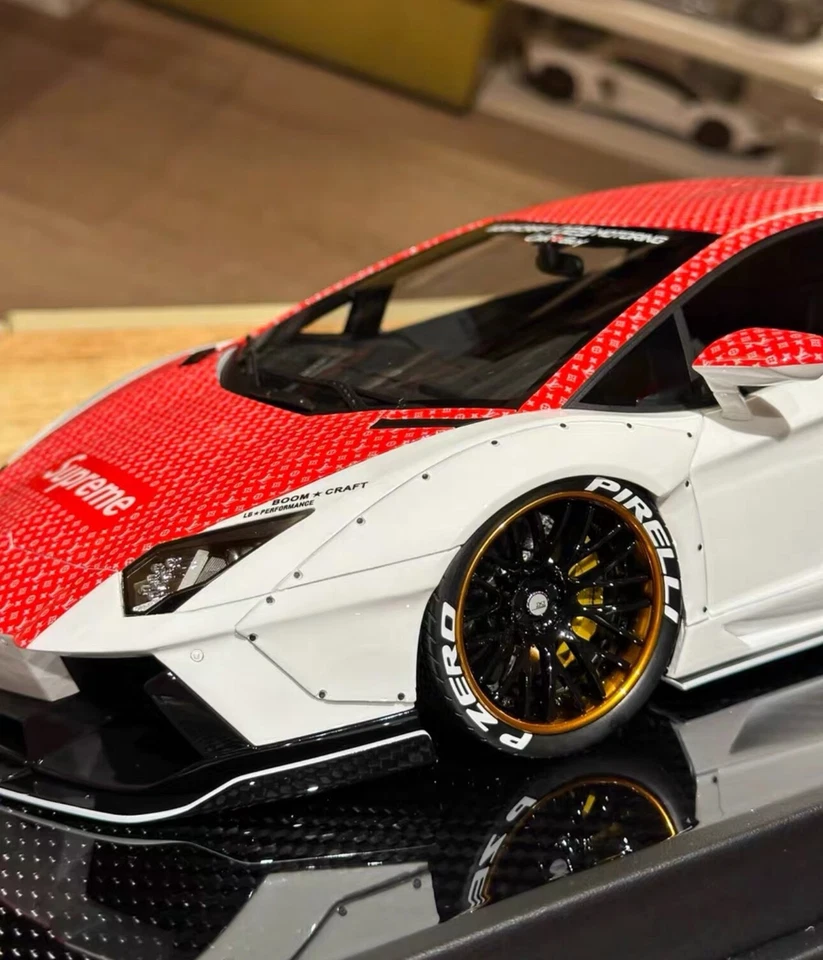 Lamborghini Aventador LBWK (Supreme x LV) [Davis & Giovanni] 1:12 scale - Image 4 of 4