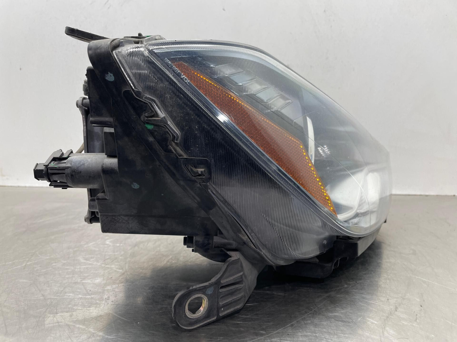 2014 Maserati Ghibli OEM Right Hand Passengers Side Xenon Headlight 670005473