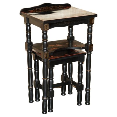 ERHABENES 2ER-SET UM 1880 CHINESISCHE CHINOISERIE LACKIERTE TISCHE HANDBEMALT
