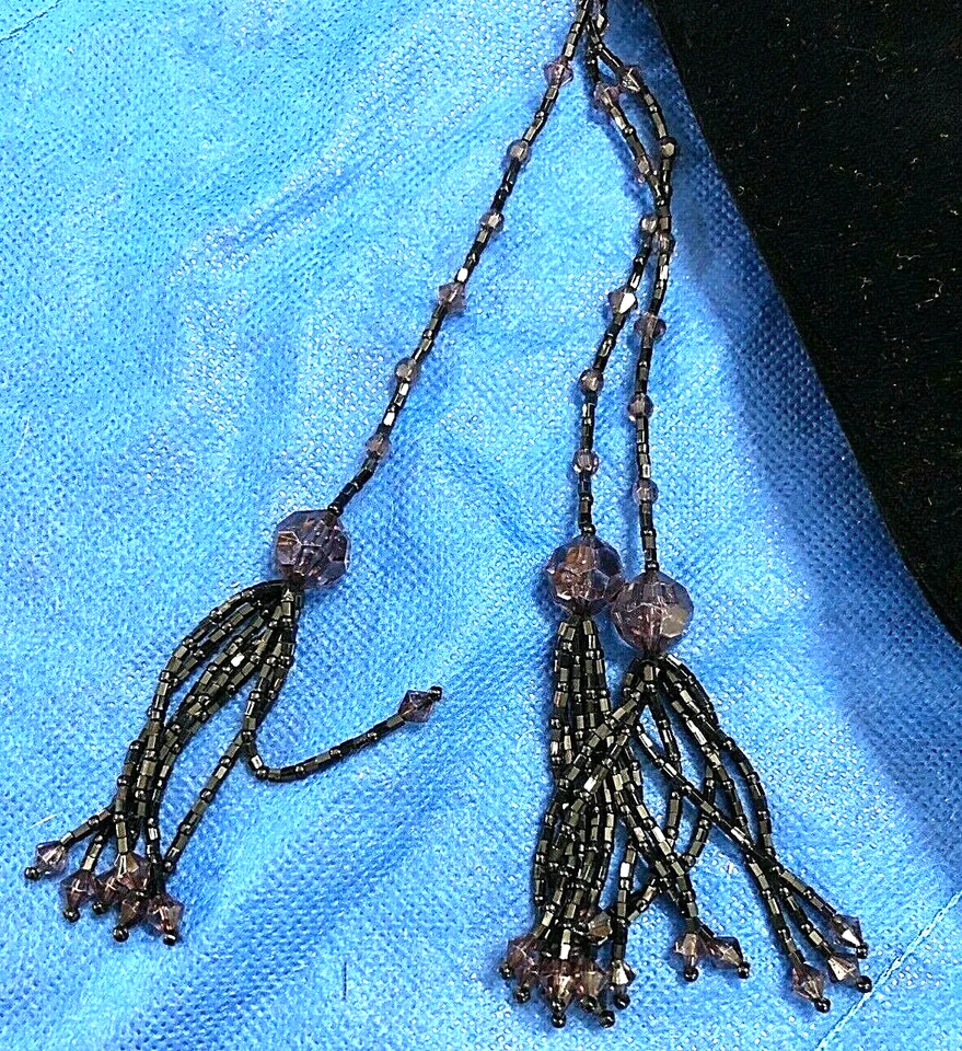 复古 LE REGALE 时尚黑色天鹅绒串珠流苏和提手晚装钱包 — 第 2/4 张图片