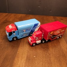 Andre & Mack Hailer Transforming Transporter Disney Cars Stunt Racer Lote LEER