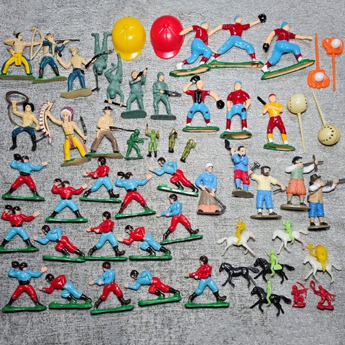 Lote de soldados y vaqueros de juguete de Hong Kong de colección - 60+ figuras de plástico años 60-70 - Imagen 1 de 14