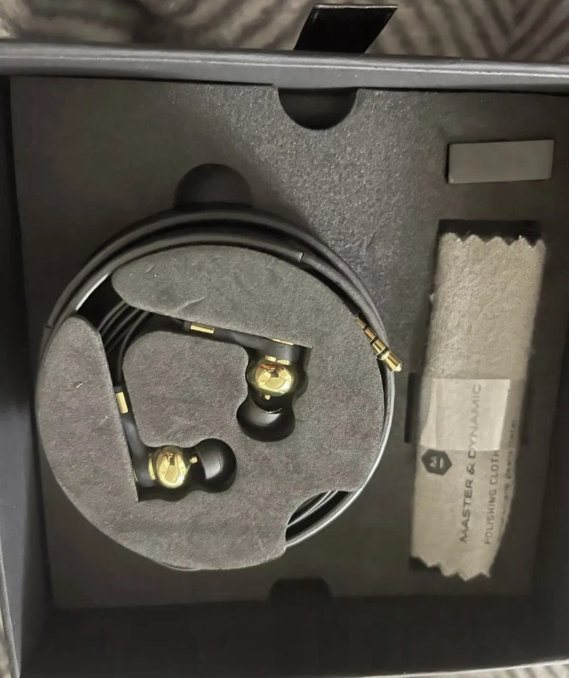 MASTER &DAYNAMIC ME05 INEAR WIRED HEADPHONES BRASS BRAND New With TAG - Image 2 of 4