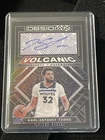 Karl-Anthony Towns Auto 2021-22 Panini Obsidian Volcanic Numbered /35 Twolves