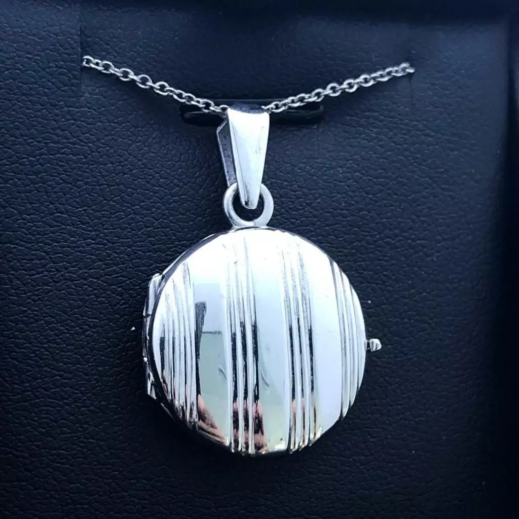 White gold on sale round locket