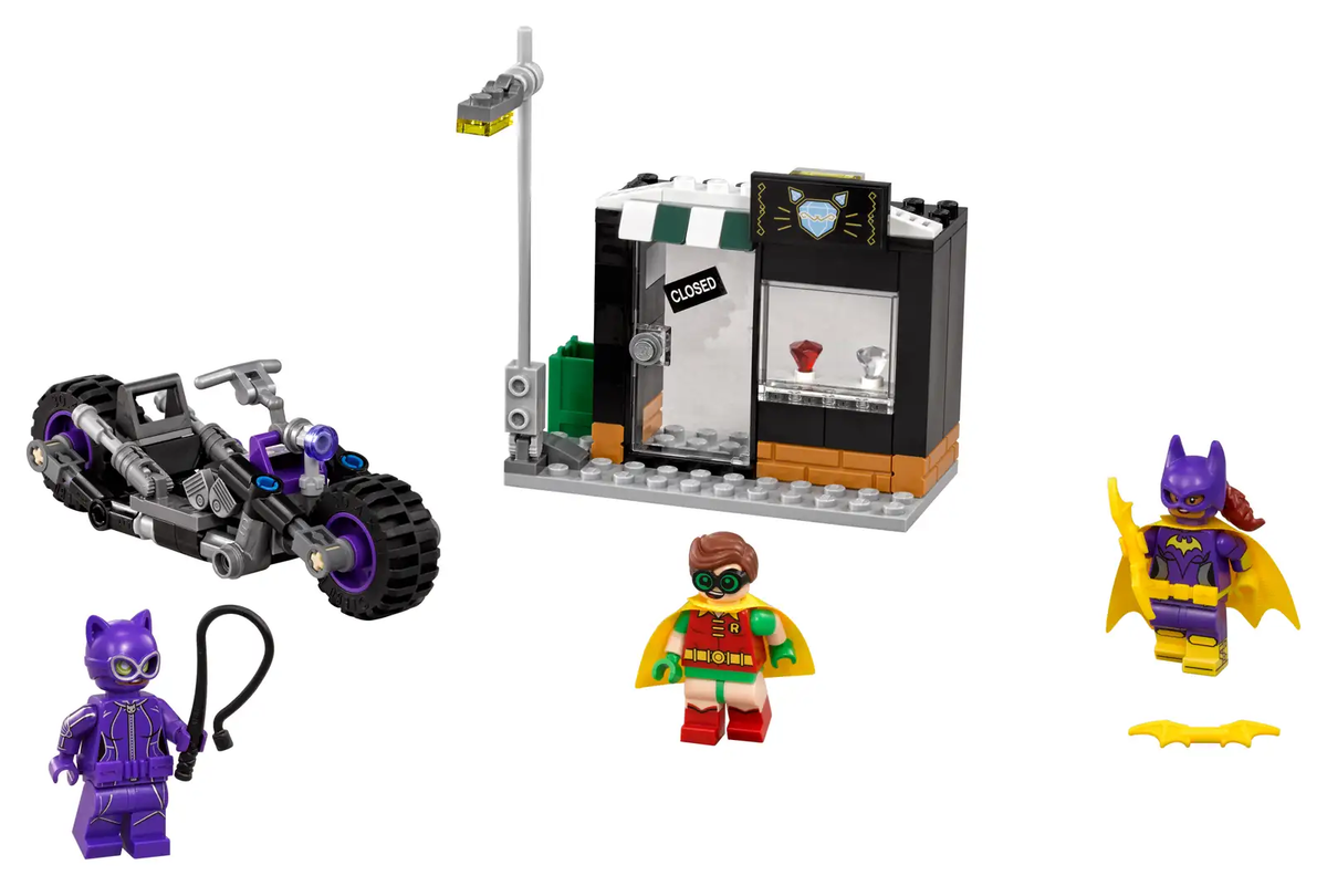 New LEGO The Batman Movie 70902. Cat Woman Cat Cycle Clash Box