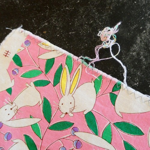 Robert Kaufman East Bunny conejitos en tela de algodón rosa 2 yardas x 42" vintage - Imagen 9 de 9