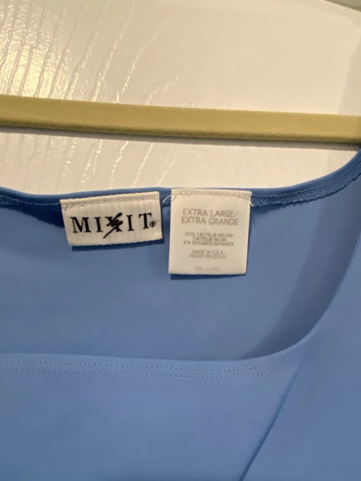 Mixit XL 码 Robin Egg 蓝色裁剪弹力方领背心 — 第 2/4 张图片