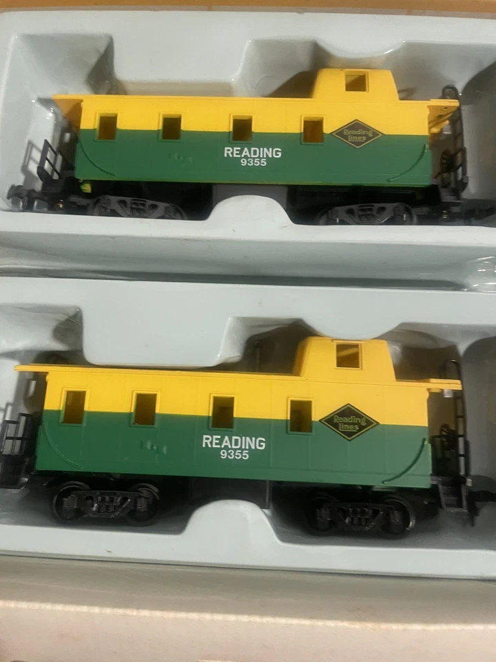 HO Scale Bachmann Lot of 4 cabooses Erie Lackawanna and Reading Lines - Image 4 of 4