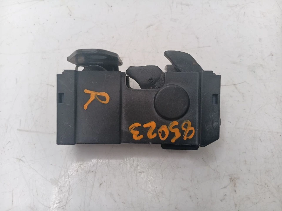 Cierre capó lado derecho pasajero 2012 2013 2014 Mercedes Benz C250 C350 Foto 4 de 4