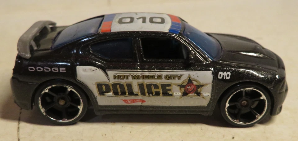 2006 Hot Wheels HWC Hot Wheels City Police Dodge Charger SRT8 010 Loose Toy Car - Image 2 of 4