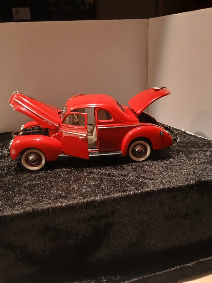 Ford Deluxe 1940 cupé, rojo, coche fundido a presión Danbury como nuevo, 1:24, excelente estado, sin Foto 2 de 4