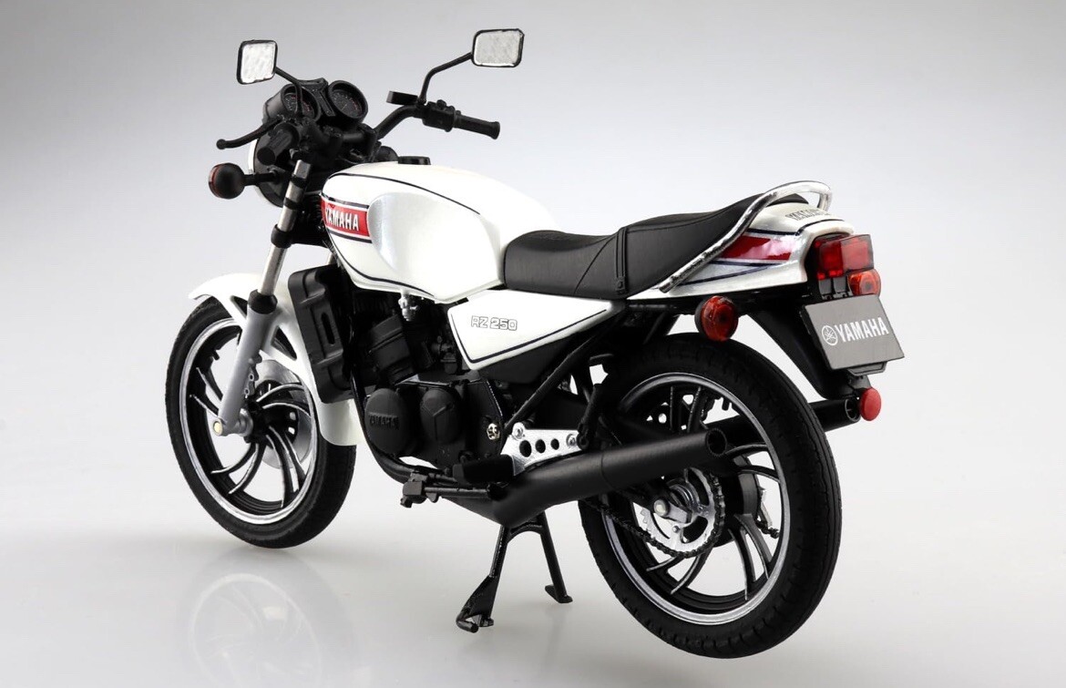2025 Aoshima - Yamaha RZ250 Pearl White 1:12 Scale Diecast Bike | eBay