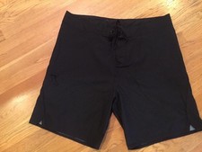 Men's Wave Zone 40 Black Board Shorts. Inseam 9". EUC M17