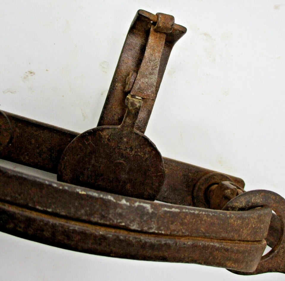 Hawley & Norton No. 3 Oneida Community, NY Traps - set of 2 - Image 2 of 4