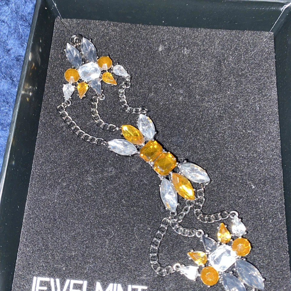 Pulseira de strass em perfeito estado - Imagem 4 de 4