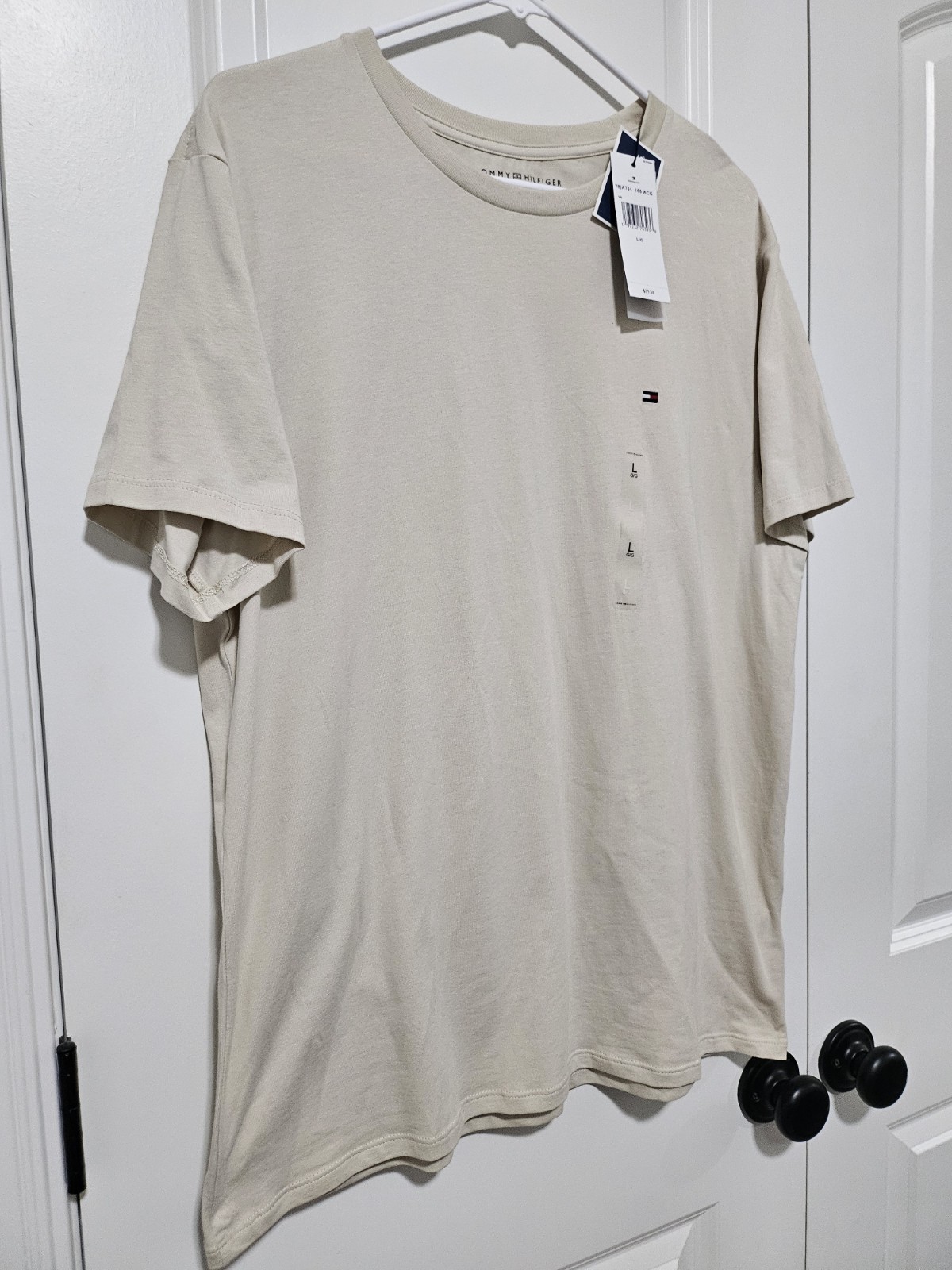 Tommy Hilfiger Men's Everyday T-Shirt, Color  Beige, Size Large, New w/Tags thumbnail 2