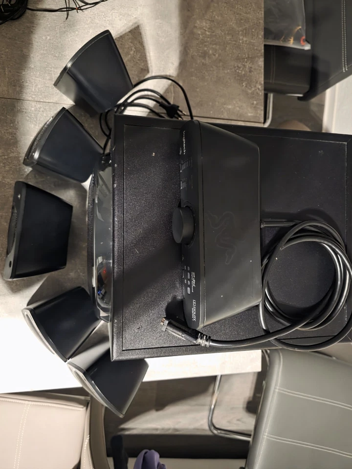 Logitech Z906 5.1 Surround Sound System Dolby Audio DTS PC-Lautsprecher - Bild 2 von 3