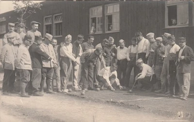 Rare Carte photo Prisonniers Camp de Ludwigsburg-Eglosheim Allemagne - Photo 1/2