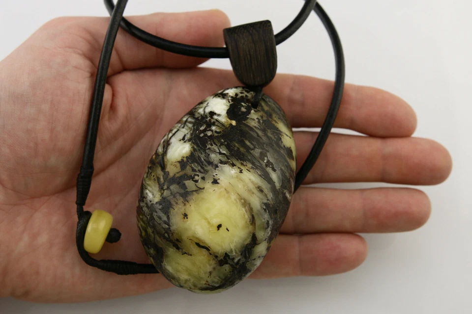 正品 BALTIC AMBER 大量蓝色皮革吊坠 93.2 克 191217-7 — 第 4/4 张图片