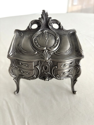 Tall Emboss Alloy Metal Jewelry Box, Embossed design Very nice O2