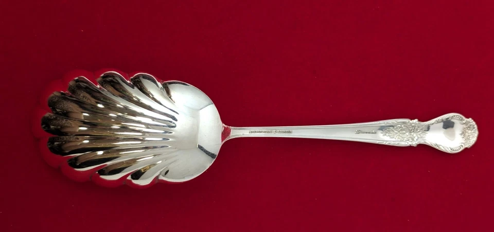 Cuchara para servir Brocade By International de plata esterlina concha de bayas, 9-1/4"" de largo Foto 3 de 4