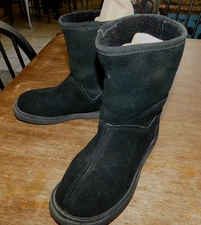 Minnetonka black suede shearling style boots mid calf women sz 6