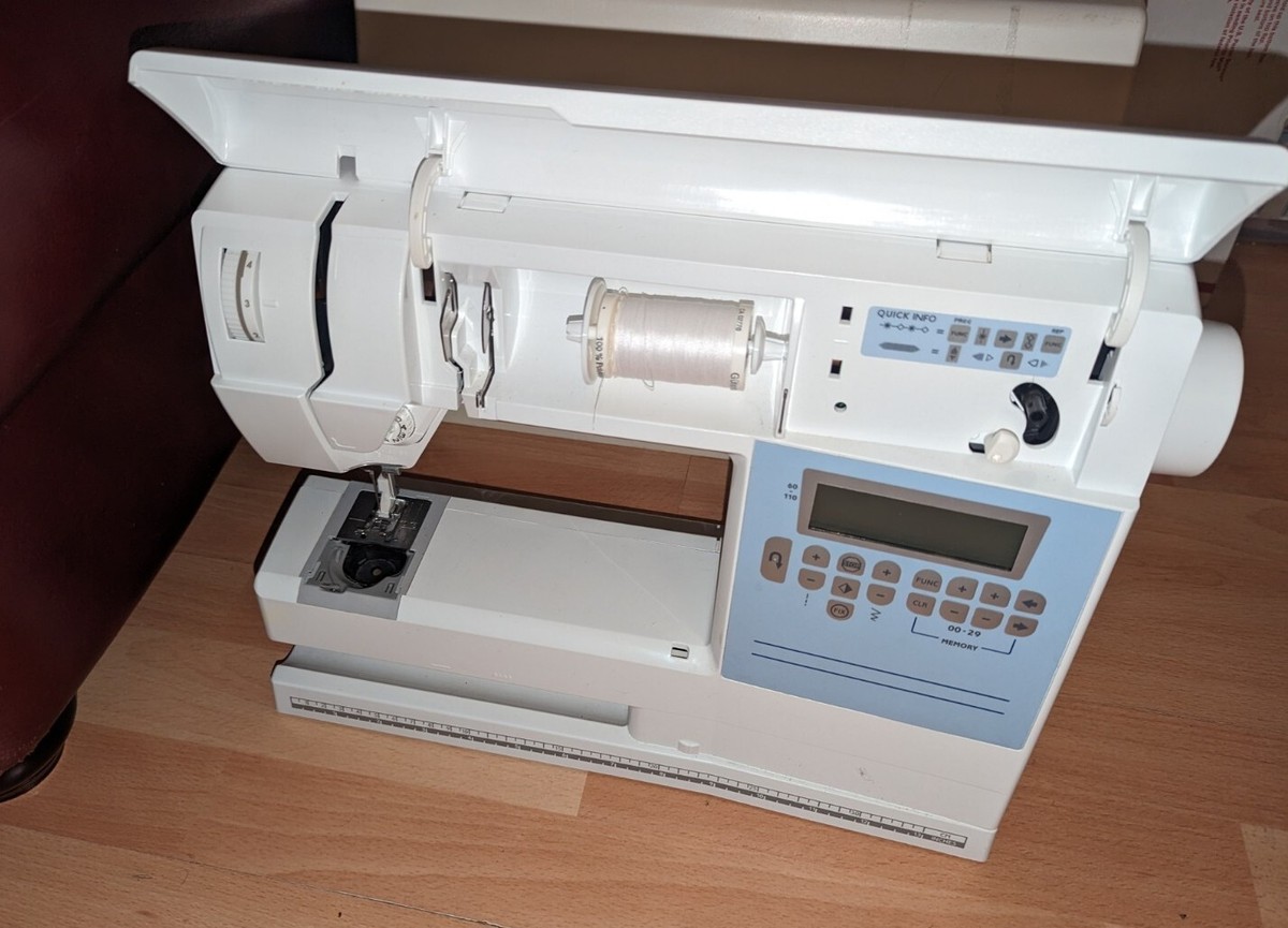 ☆MARK & LONA☆ クラシカルキルトスタイルジャージ ブルー M 美品 J.Lindeberg Tour Tech Light Mid Layer Clematis Blue | TRENDYGOLF USA