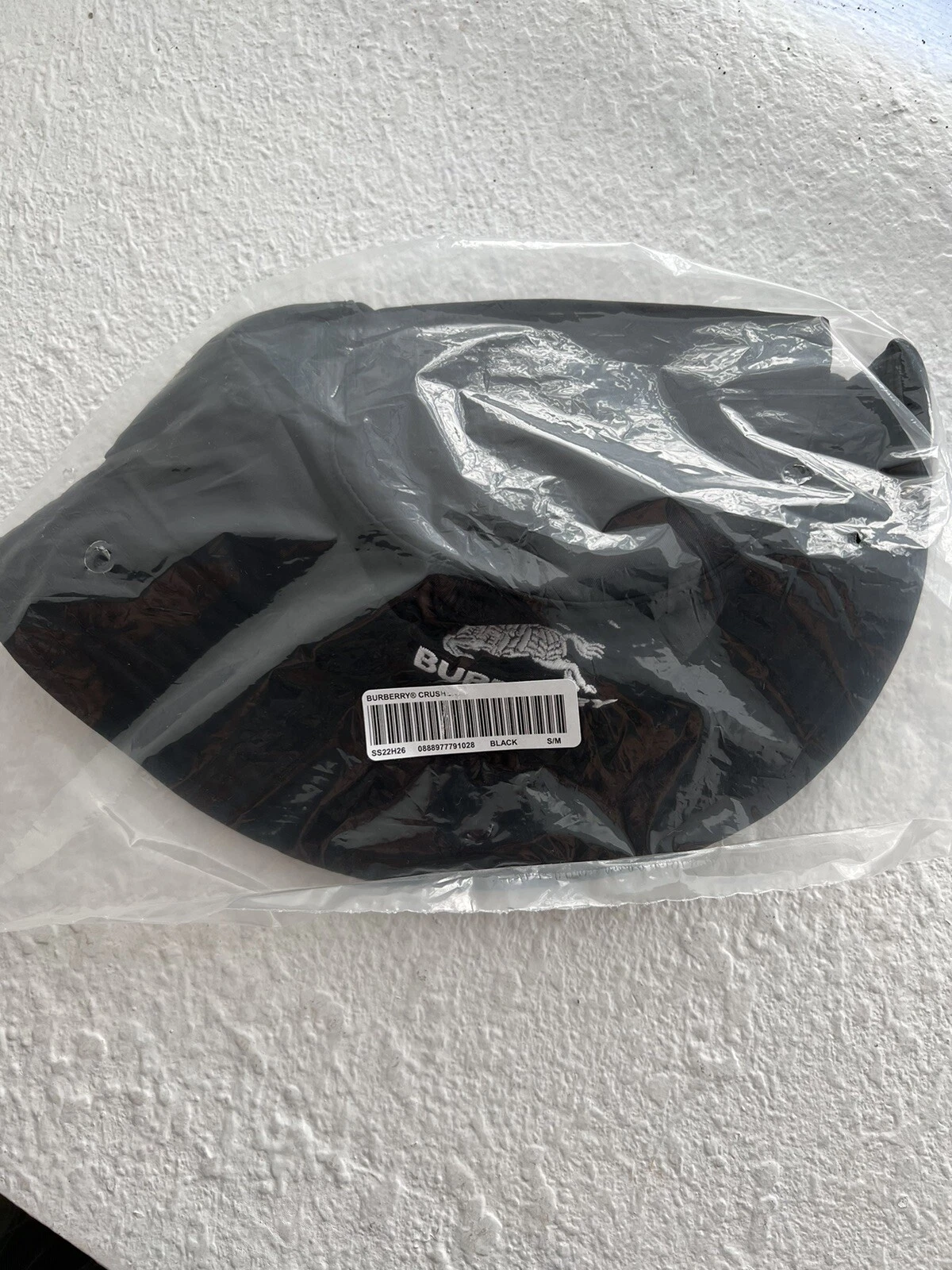 Concasseur Supreme Burberry noir taille S/M NEUF SS22