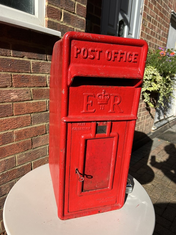 GENUINE ORIGINAL ERII ROYAL MAIL LAMP POST BOX POST OFFICE W/ KEY & DAY