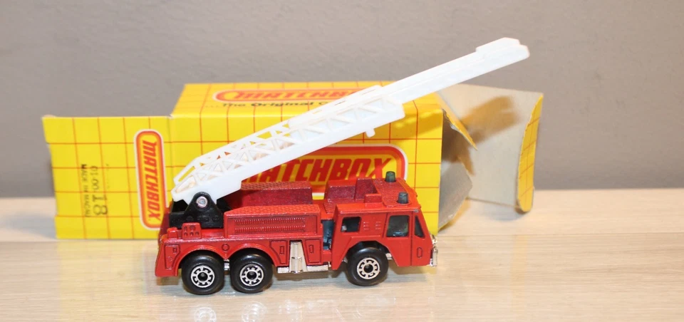 MATCHBOX MB18 LADDER FIRE ENGINE FIRE NO TEMPA NOS VINTAGE 1982 - Image 4 of 4