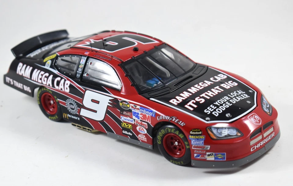 Kasey Kahne #9 Dodge Charger/ Ram Mega Cab 2005 Action NASCAR 1/24 Loose - Image 2 of 4