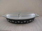 Vintage Pyrex Snowflake On Black 1.5 Quart Divided Dish With Lid
