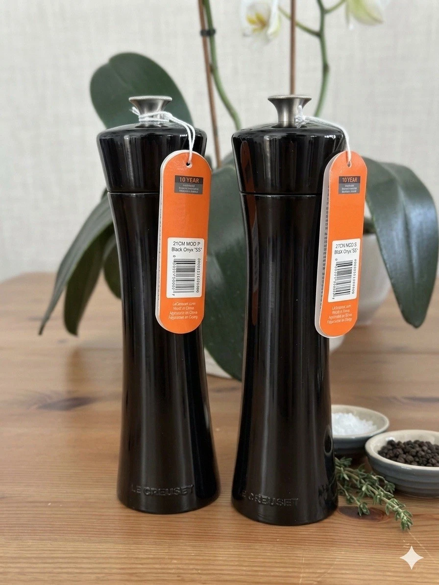 Le Creuset Classic Salt & Pepper Mills Set - 21cm - Black Onyx - NEW
Opens in a new window or tab