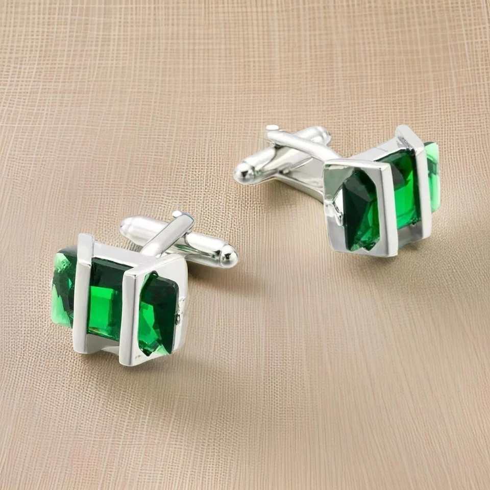 Gemelos para hombre de forma cuadrada esmeralda verde creados en laboratorio de 3 quilates enchapados en oro blanco de 14 quilates Foto 2 de 4