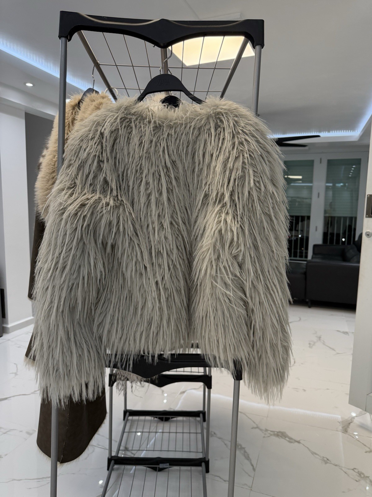 ZARA WOMAN COLLECTION FAUX FUR COAT Jacket Light Gray , XS  thumbnail 18