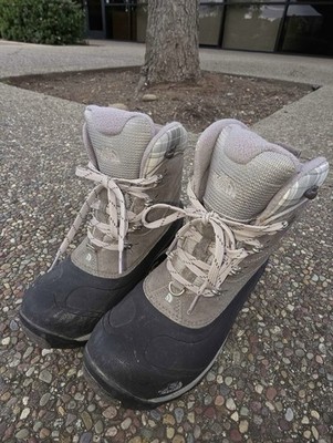 The North Face Chilkat Women s Snow Boots Primaloft Gray/Black Lace Up US 8