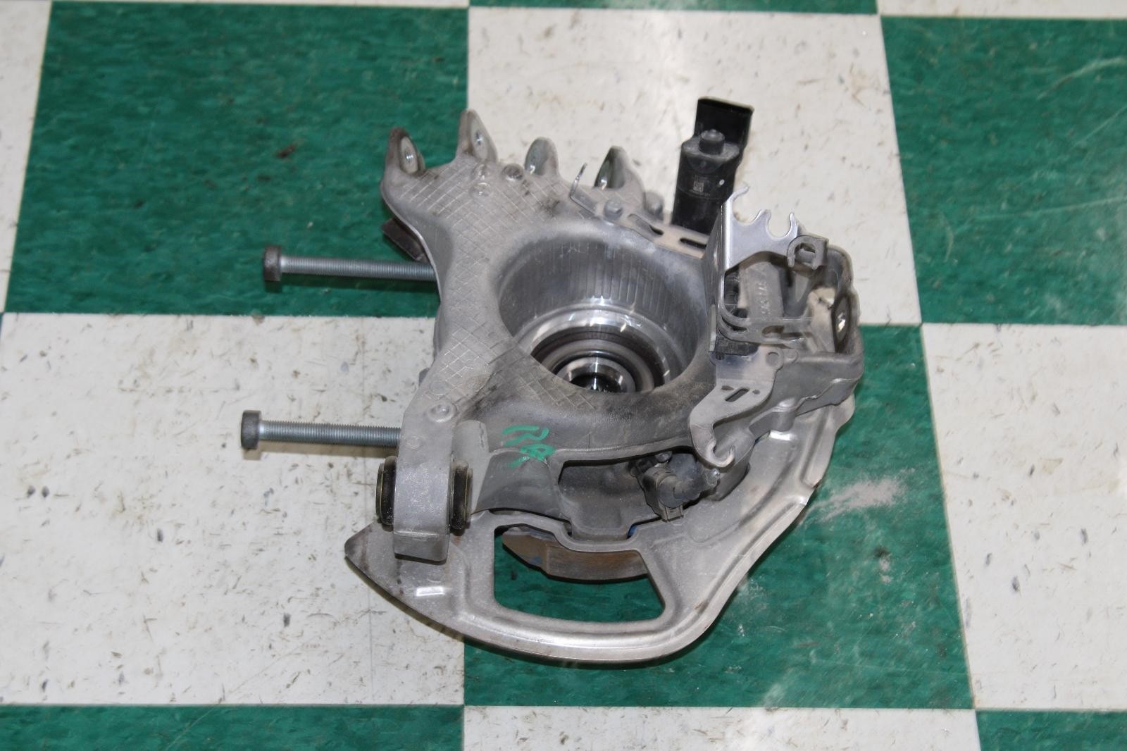 20-23 Continental Rear End Passenger Side Right RH RR Spindle Knuckle Hub OEM OE
