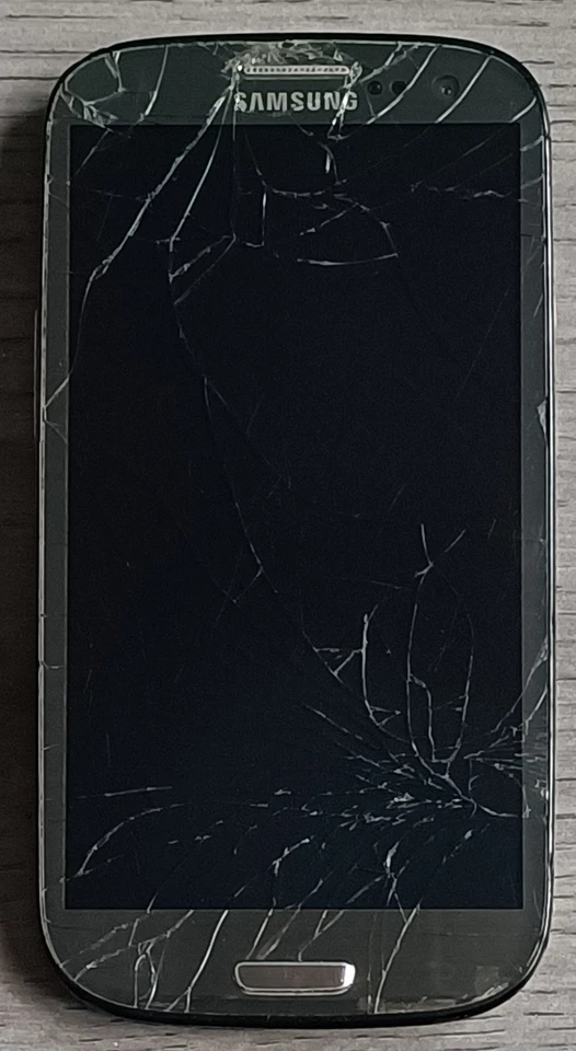 Smartphone Samsung Galaxy S3 (GT-I9305) **PLS VOIR DESCRIPTION** - Photo 2/4