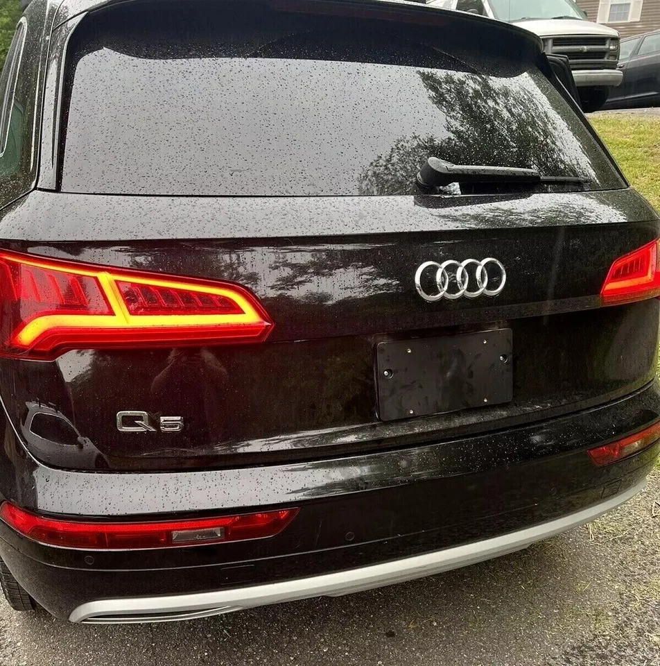 Soporte de montaje para placa de matrícula trasera para AUDI Q5 SQ5 2009-2024 + tornillos Foto 2 de 4